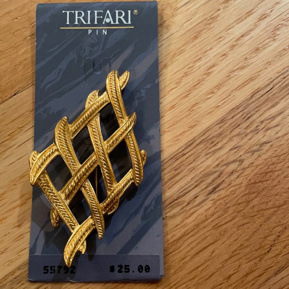 Trifari Fashion Pin